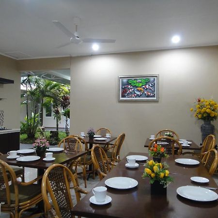 Gondia Guesthouse Jakarta Exterior foto
